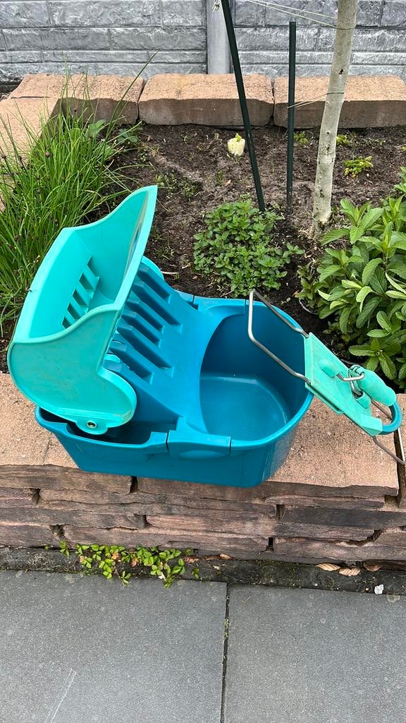 Leiheit emmer en voet, Ophalen, Dweilemmer, -bak, of -wagen