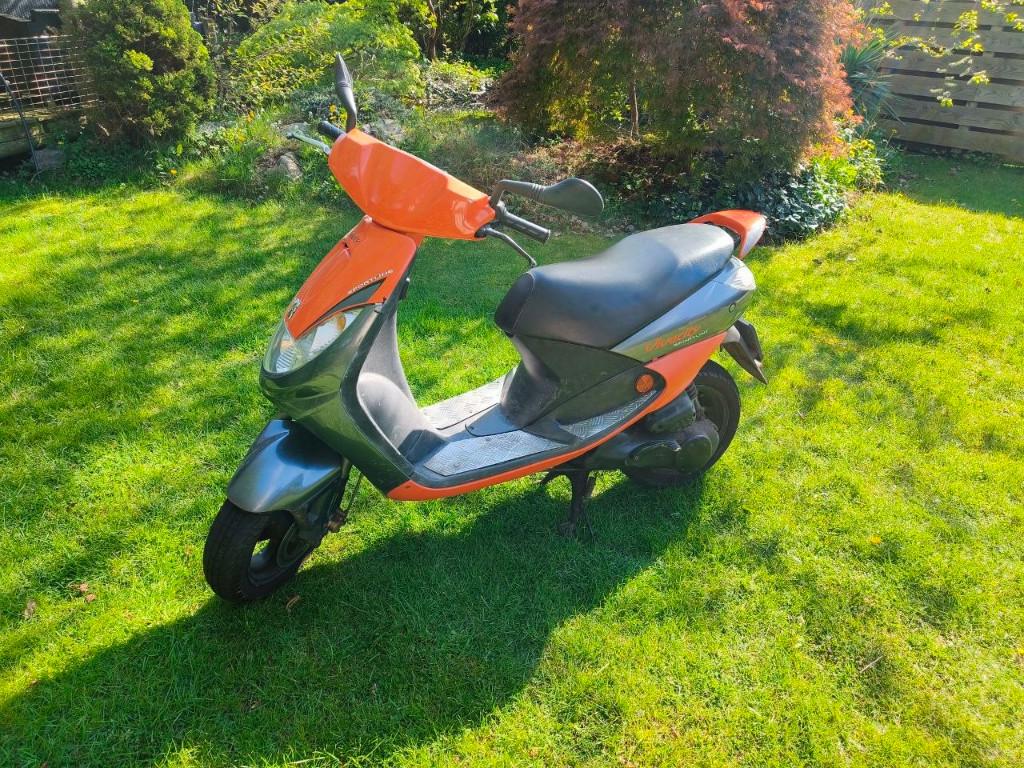 Peugeot Vivacity, Fietsen en Brommers, Snorfietsen en Snorscooters, Ophalen, Gebruikt, Benzine, Peugeot