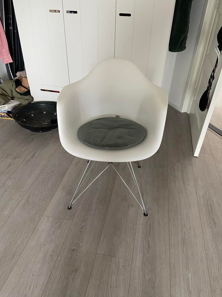 4 witte kunststof kuipstoelen - gebruikt, nog goed, Ophalen, Kunststof, Gebruikt, Wit