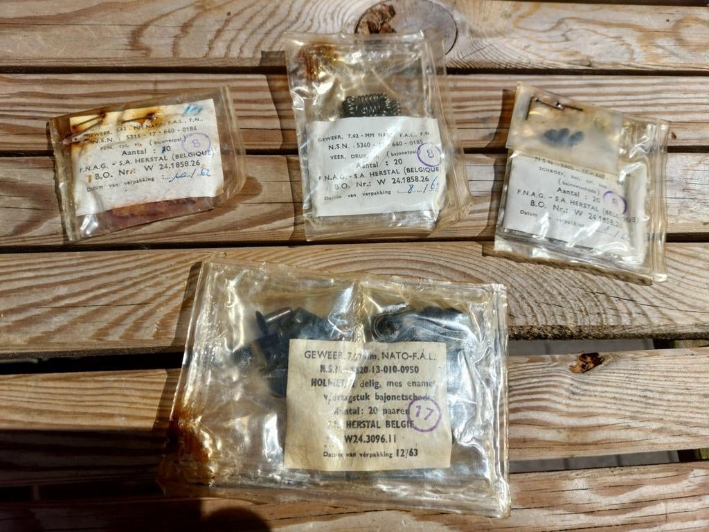 Nederlands leger FAL fn zakjes onderdelen, Verzamelen, Militaria | Algemeen, Ophalen of Verzenden, Landmacht, Nederland