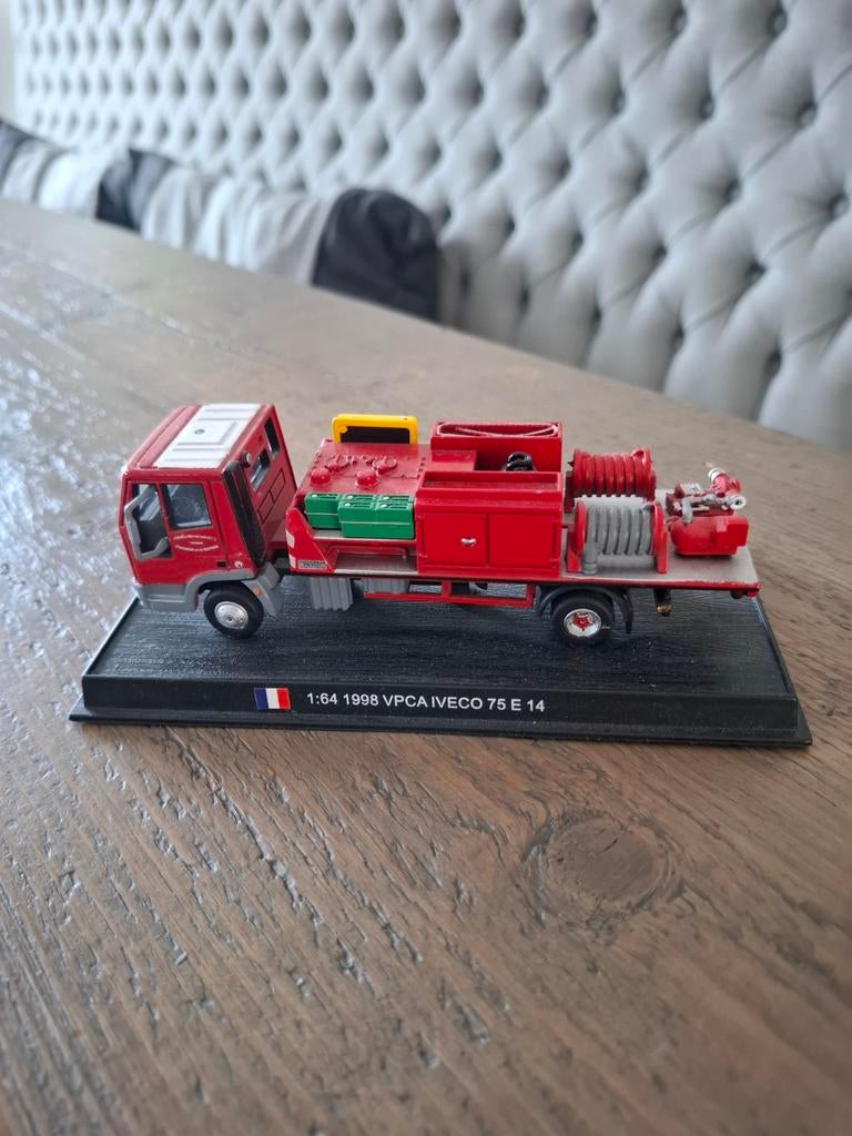 Miniatuur brandweertruck Iveco 75E14 (1988) 1:64, Overige merken, Groter dan 1:32, Ophalen of Verzenden, Zo goed als nieuw