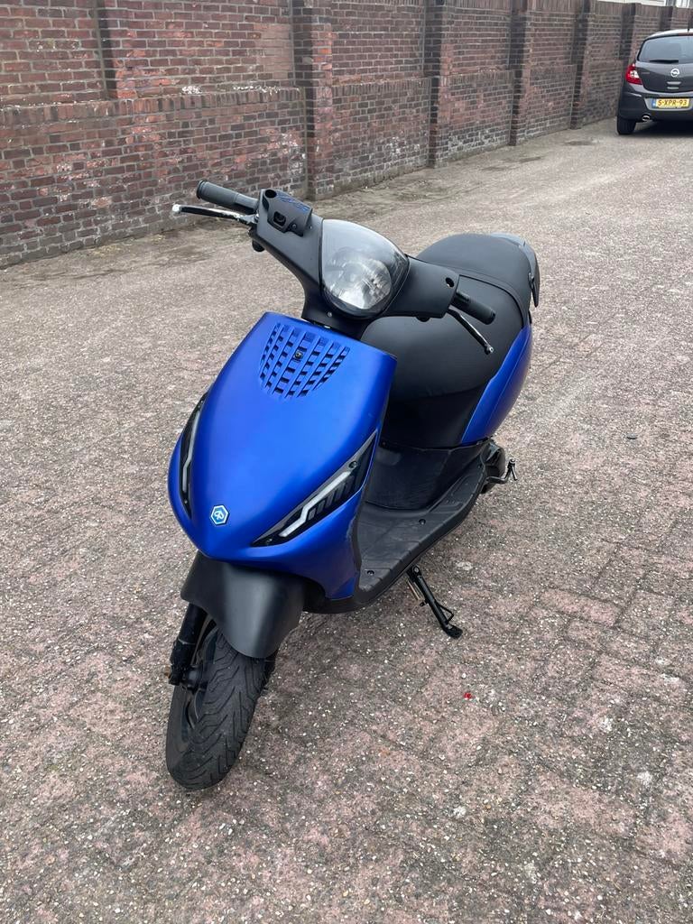 Piaggio Zip 125cc brom, Fietsen en Brommers, Scooters | Piaggio, Zo goed als nieuw, Zip, Maximaal 45 km/u, Benzine, Ophalen