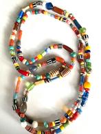 Lange ketting van verschillende oude Afrikaanse glas kralen, Overige materialen, Overige kleuren, Verzenden, Verstelbaar