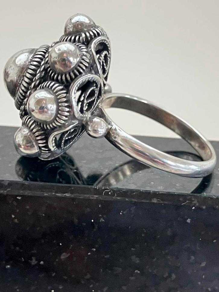 Antieke zilveren ring met grote Zeeuwse knoop, Sieraden, Tassen en Uiterlijk, Ringen, Zo goed als nieuw, Dame, Kleiner dan 17