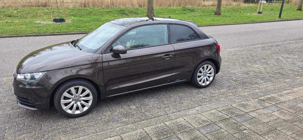 Audi A1 1.4 Tfsi 90KW S-tronic 2010 Bruin, Auto's, Audi, Stof, A1, Zwart, 4 cilinders