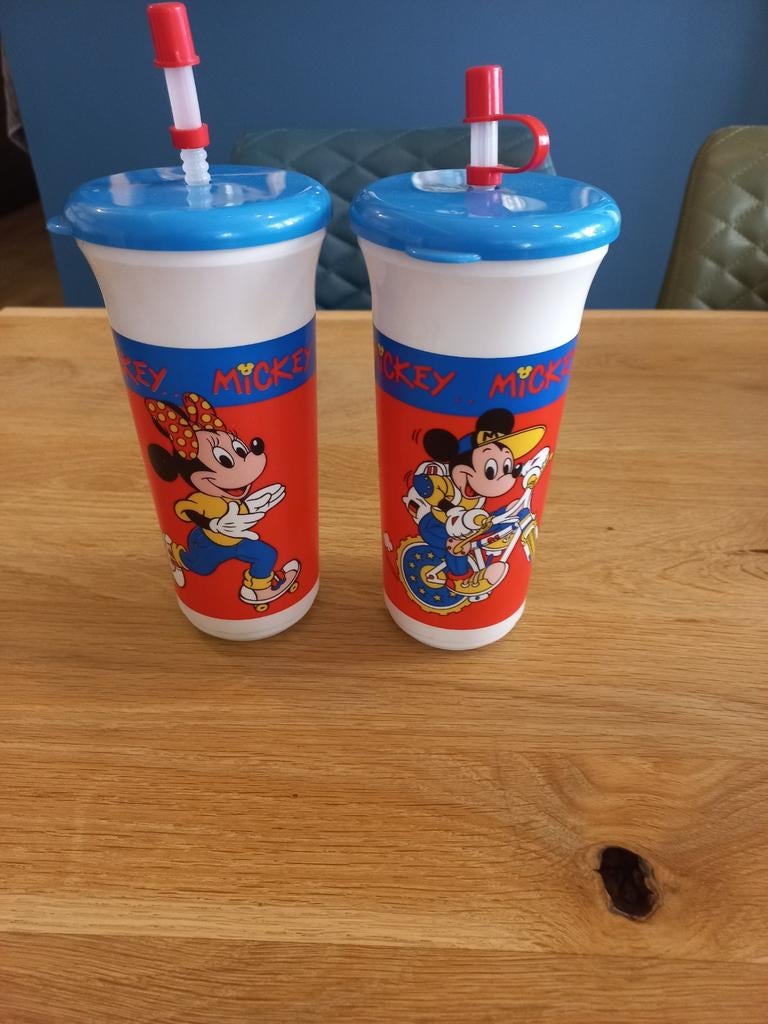 2 mickey mouse drinkbekers, Ophalen of Verzenden, Winnie de Poeh of vrienden, Zo goed als nieuw, Beeldje of Figuurtje