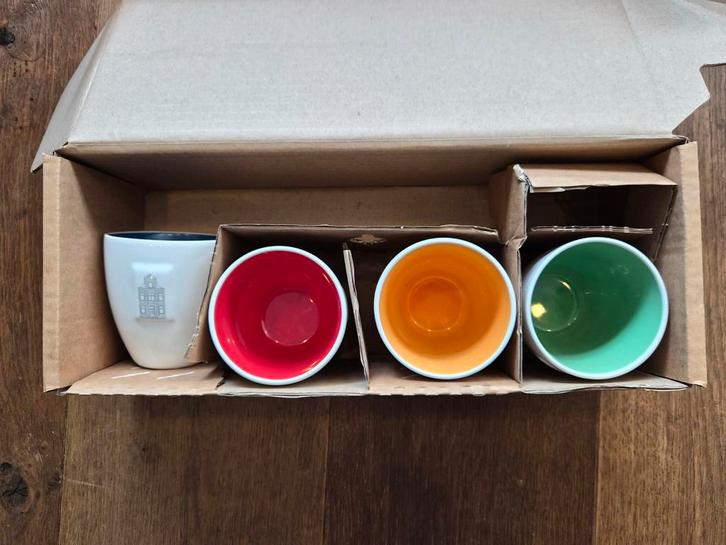 Set 4 espresso kopjes grachtenpand Postcode loterij kop mok, Huis en Inrichting, Keuken | Servies, Nieuw, Kop(pen) en/of Schotel(s)