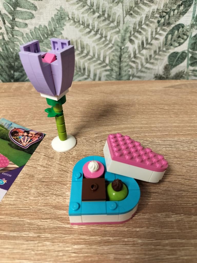 LEGO Friends chocolade doos en bloem, Ophalen of Verzenden, Zo goed als nieuw