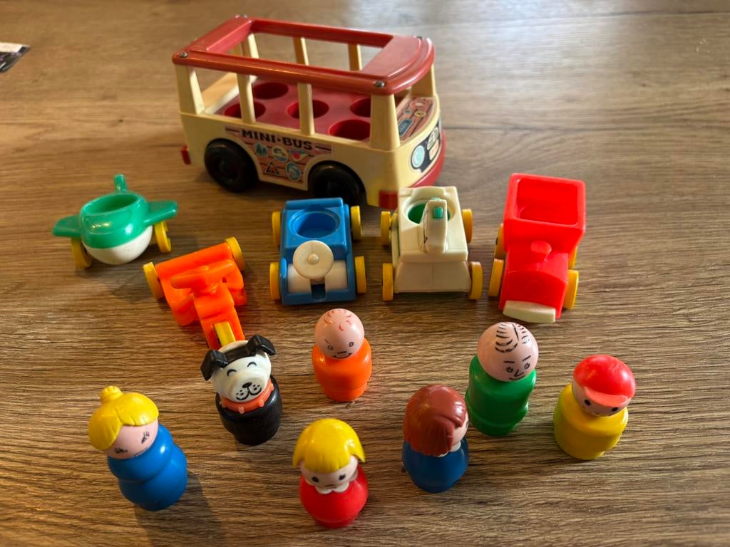 JAREN 80 fisher price toys bus en voertuigen 7 poppetjes, Kinderen en Baby's, Speelgoed | Fisher-Price, Ophalen of Verzenden, Zo goed als nieuw