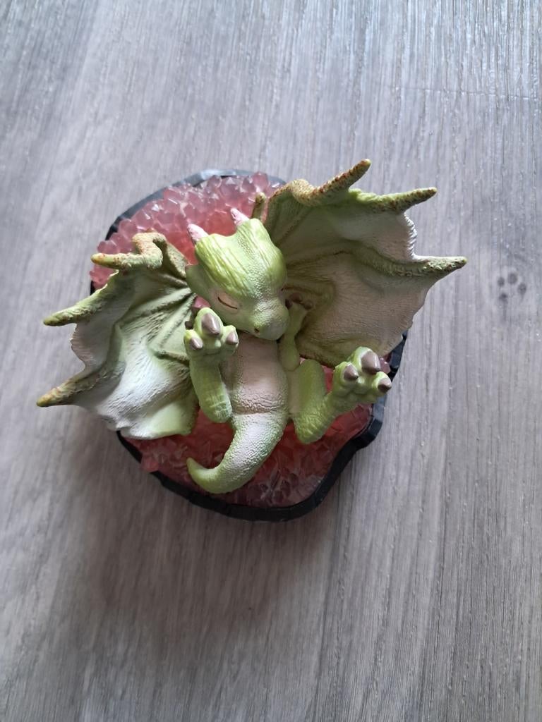 Schleich Baby Draak met Kristalbedje - Fantasie Figuur, Kinderen en Baby's, Speelgoed | Actiefiguren, Zo goed als nieuw, Ophalen of Verzenden