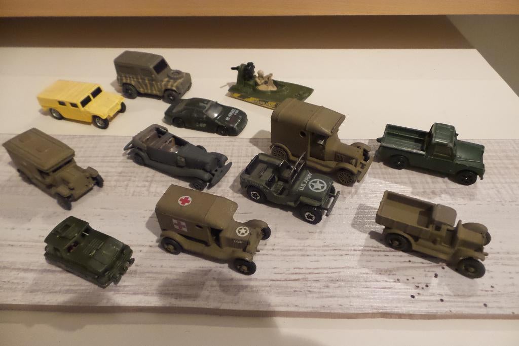 militaire voertuigen metaal, Hobby en Vrije tijd, Modelauto's | 1:87, Ophalen of Verzenden, Gebruikt, Auto, Overige merken