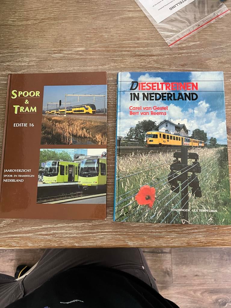 Spoor & Tram en Dieseltreinen in Nederland boeken, Boeken, Ophalen of Verzenden, Gelezen, Trein