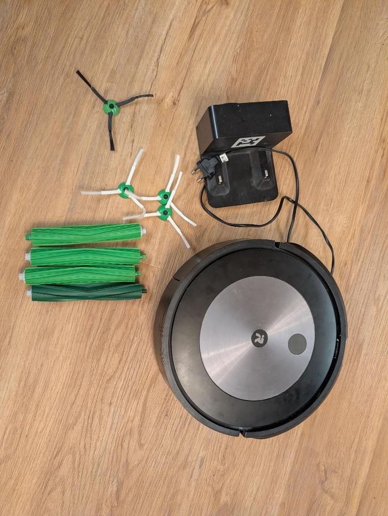 iRobot Roomba j7 Robot Vacuum – Good Condition (3 Years Old), Ophalen of Verzenden, Zo goed als nieuw, Reservoir, Robotstofzuiger