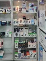 4 vitrines, waarvan 1 met defect scharnier (glas intact), Ophalen, 200 cm of meer, Onbekend, 50 tot 100 cm