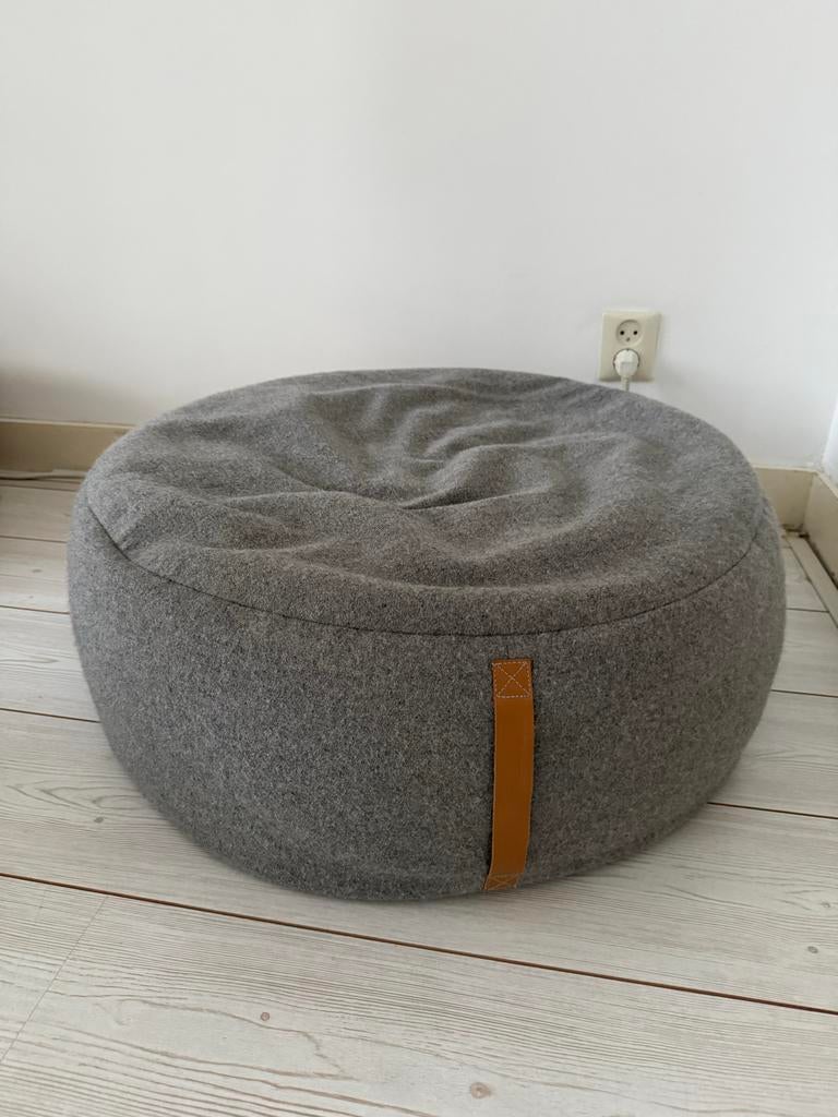 Hubsch Mochi Poef Grijs - Comfortabel en Stijlvol, Huis en Inrichting, Banken | Voetenbanken en Poefen, Ophalen, Rond, Minder dan 50 cm