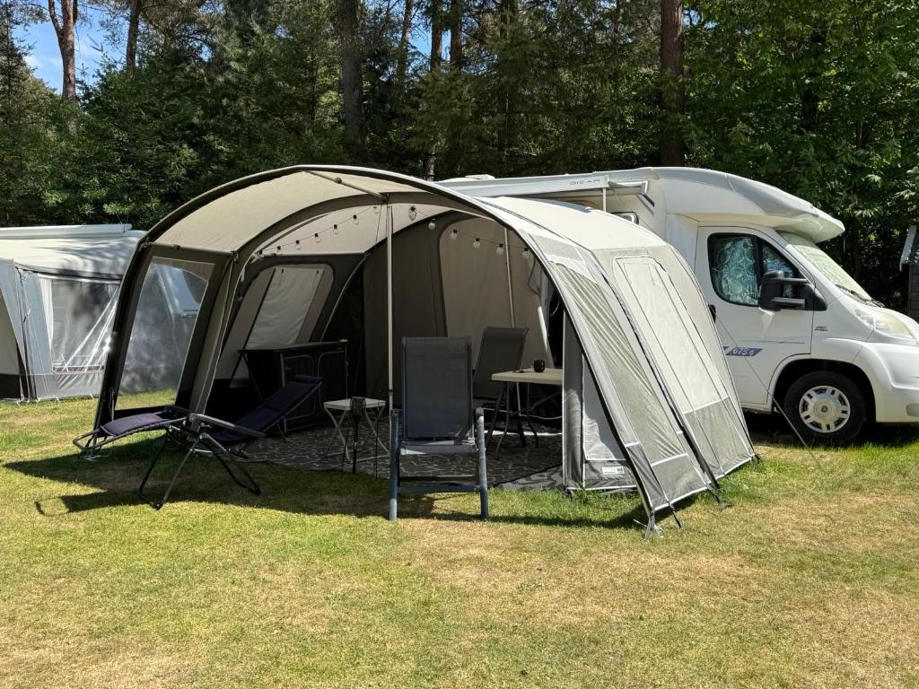 Mooie Unico Camper 500 tent incl schaduwluifel en petluifel, Ophalen, Zo goed als nieuw, Unico Ventura
