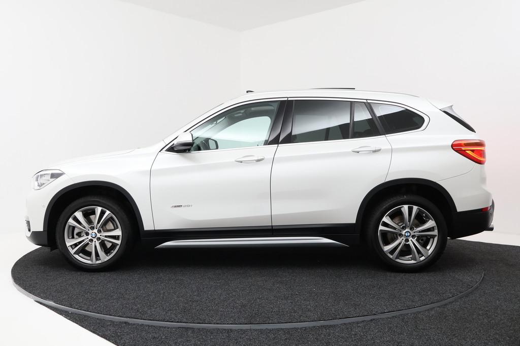 BMW X1 SDrive20i High Executive (PANORAMADAK, HARMAN/KARDON,, Auto's, BMW, 1998 cc, Euro 6, Wit, Leder