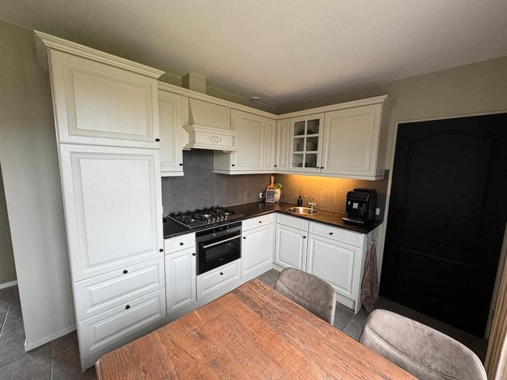 Massief houten Keller keuken met apparatuur, Huis en Inrichting, Keuken | Complete keukens, Gebruikt, Graniet of Steen, Ophalen