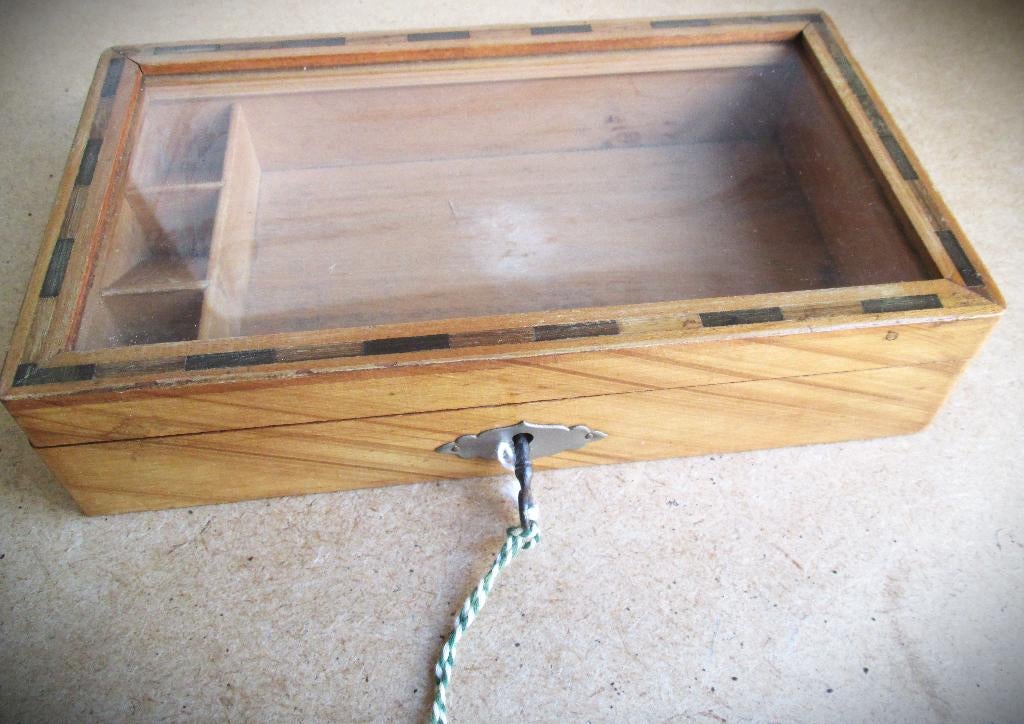 Vitrine doosje~Antiek Post doosje~box + sleutel~Postzegels, Ophalen of Verzenden