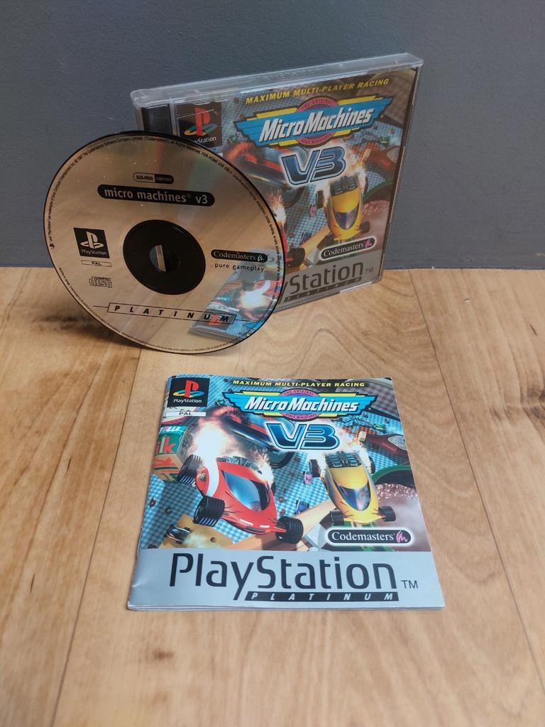 Micro Machines V3 (PlayStation 1) Platinum, Racen en Vliegen, Ophalen of Verzenden, Zo goed als nieuw, 3 spelers of meer