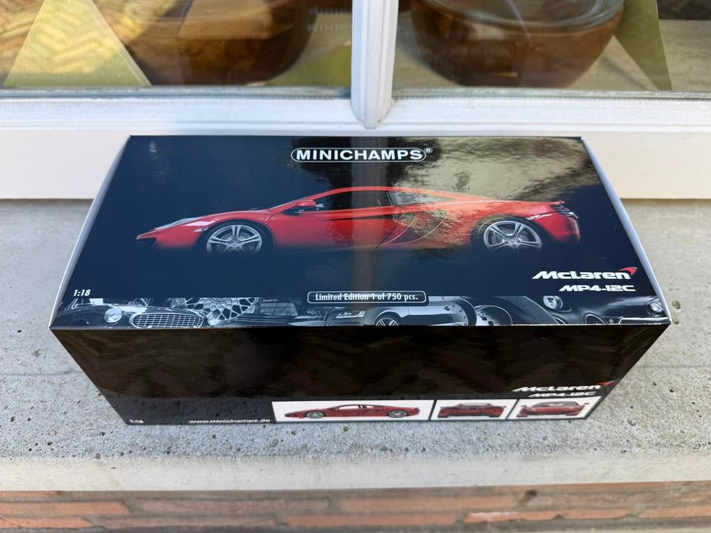 1:18 McLaren MP4-12C rood 2011 Minichamps Limited Ed. 1/750, Minichamps, Auto, Ophalen of Verzenden, Zo goed als nieuw