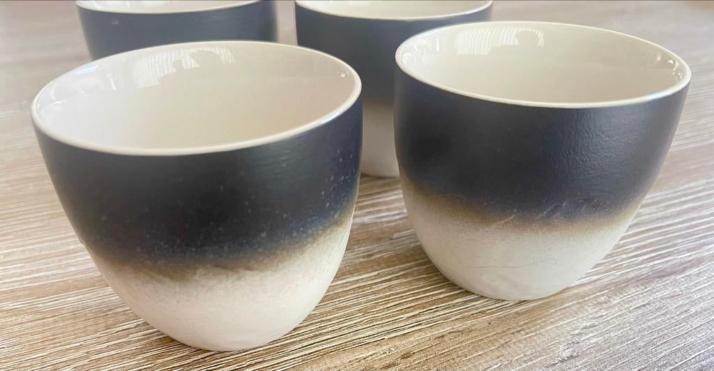 Set van 4 moderne keramische kommen - Zwart/Wit, Keramiek, Ophalen of Verzenden, Zo goed als nieuw, Kom(men)
