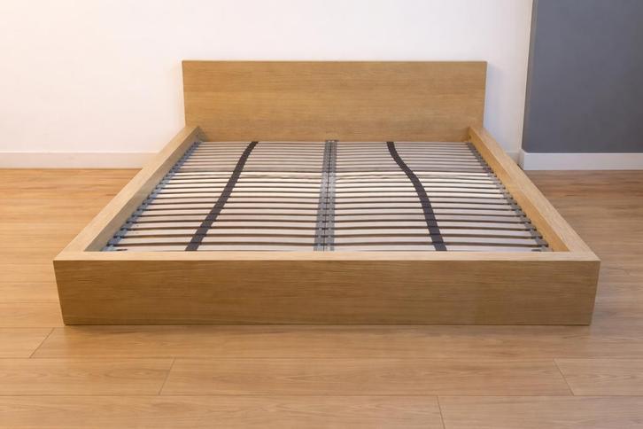 IKEA houten bedframe 140x200 inclusief lattenbodem, Huis en Inrichting, Slaapkamer | Bedden, Zo goed als nieuw, Tweepersoons, 140 cm