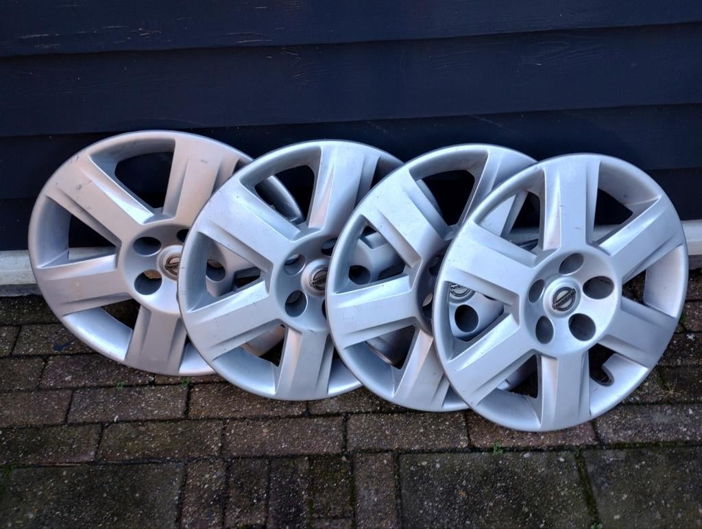Nog Nette Set Nissan Wieldoppen van 16 Inch, Auto diversen, Wieldoppen, Ophalen