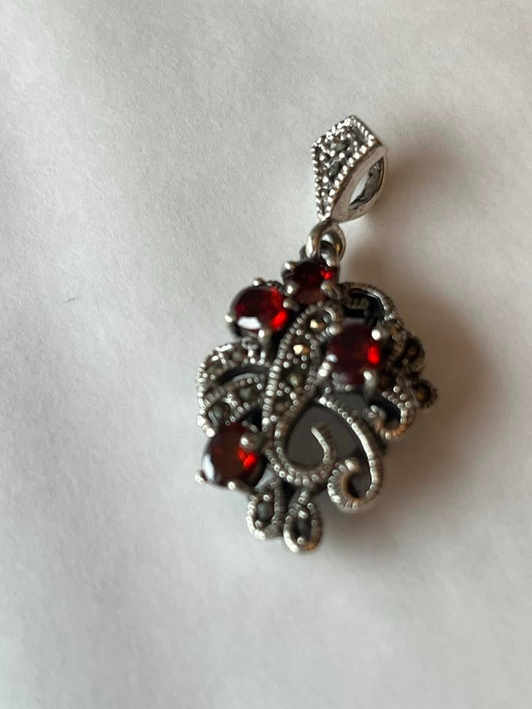 Zilveren Hanger met Granaat en Marcasiet - Gekeurd, 4 cm, Sieraden, Tassen en Uiterlijk, Overige voorstellingen, Verzenden, Zo goed als nieuw