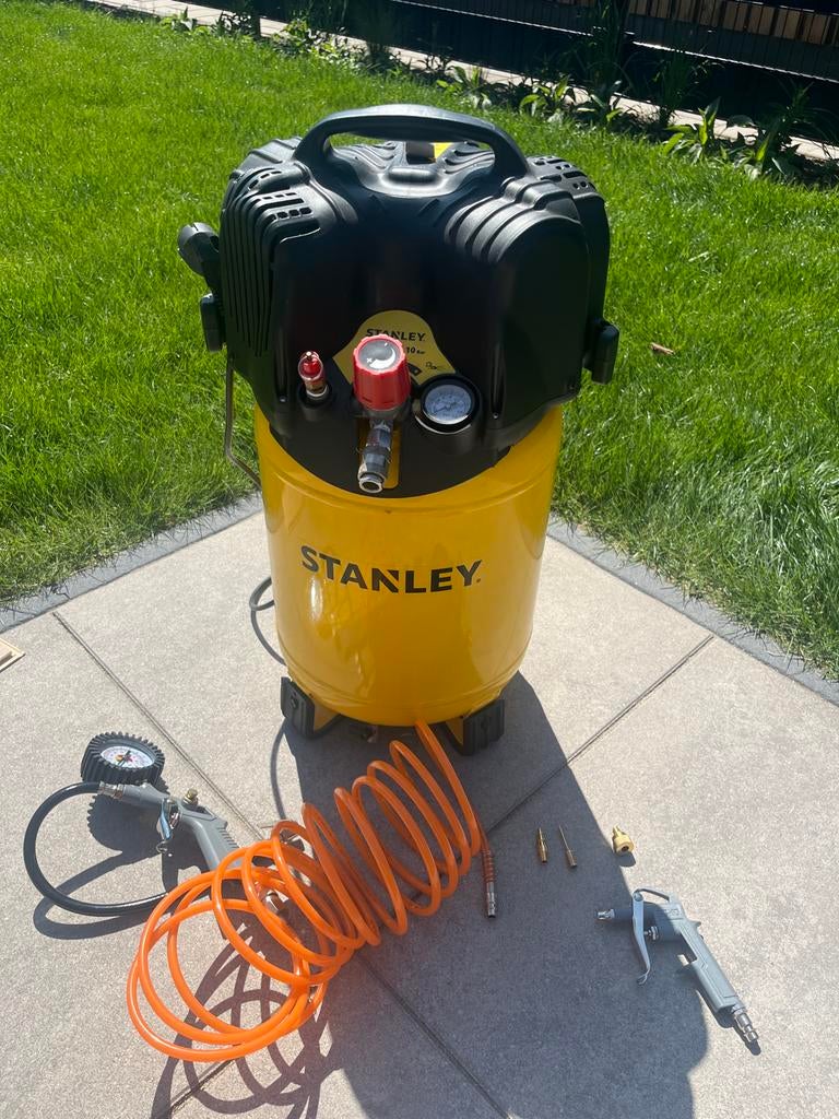 Nieuwe Stanley compressor met opzetstukken, Doe-het-zelf en Verbouw, Compressors, Ophalen, 10 bar of meer, Nieuw, Minder dan 200 liter/min