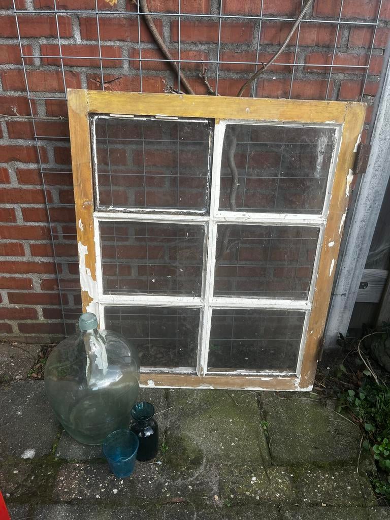 Antiek raam voor decoratie, Ophalen