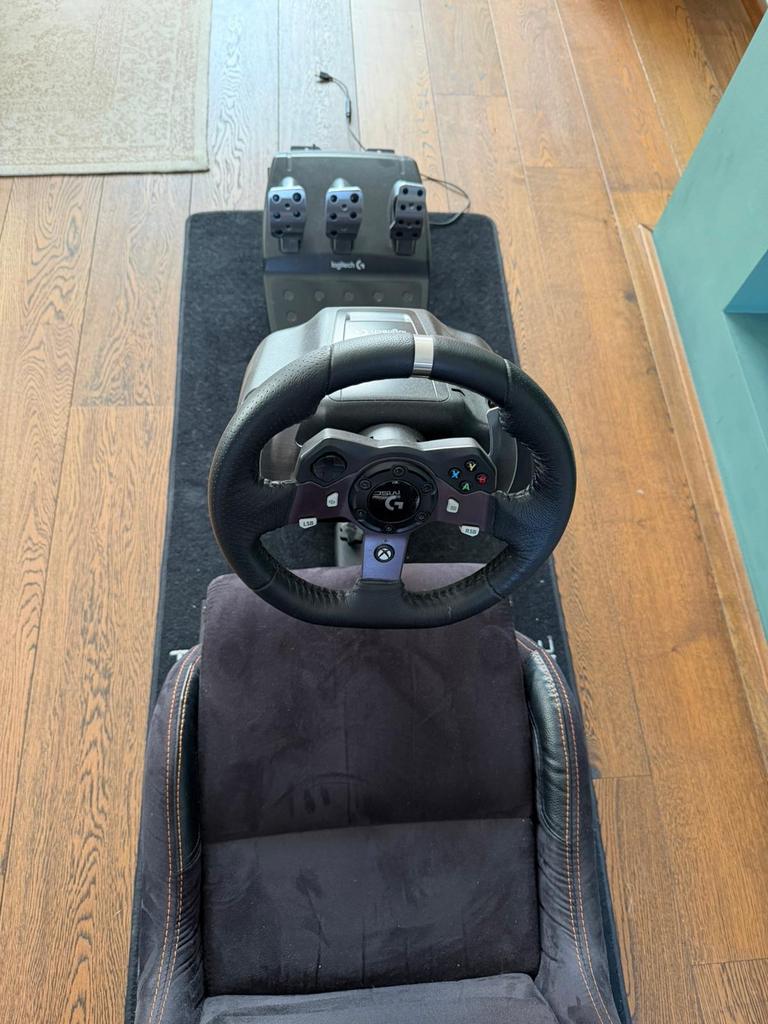 Playseat met Logitech G920 stuur en pedalen, Gebruikt, 1 speler, Racen en Vliegen, Ophalen of Verzenden