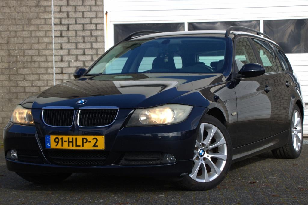 BMW 318i 2.0 Touring 2009 | M-Sportstoelen | 6-bak |, Auto's, BMW, Zwart, Blauw, Origineel Nederlands, Handgeschakeld