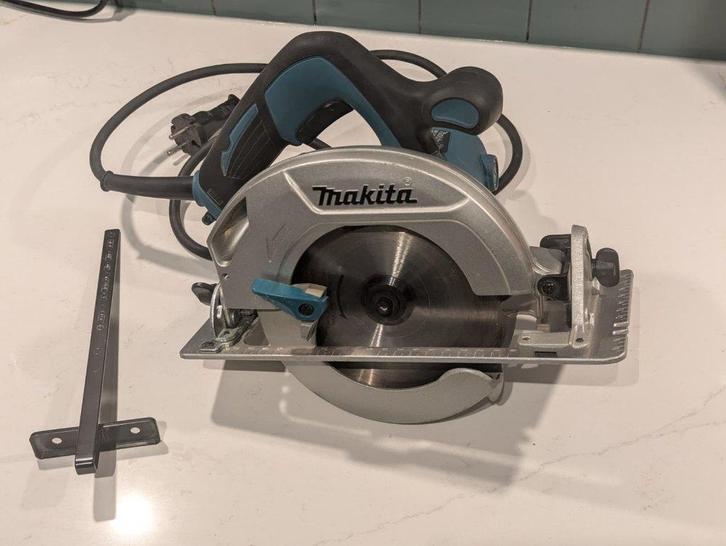 Makita HS6601 Cirkelzaag met Mbox, Doe-het-zelf en Verbouw, Gereedschap | Zaagmachines, Gebruikt, Cirkelzaag, 600 tot 1200 watt