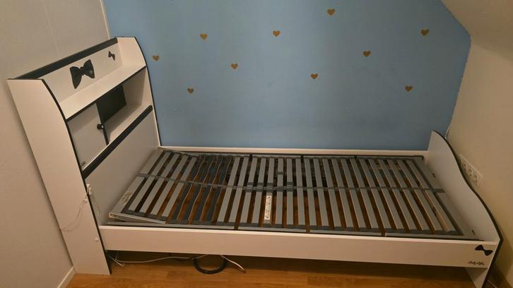 Tiener bed 90x200 zonder lattenbodem! kastje en strikjes, Kinderen en Baby's, Kinderkamer | Bedden, 180 cm of meer, 85 tot 100 cm