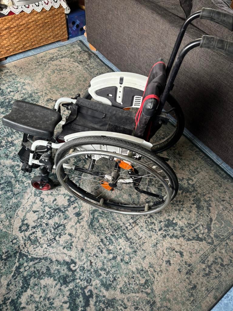 Rolstoel inklapbaar licht gewicht pas luxe auto 150euro, Diversen, Rolstoelen, Ophalen of Verzenden, Inklapbaar, Zo goed als nieuw