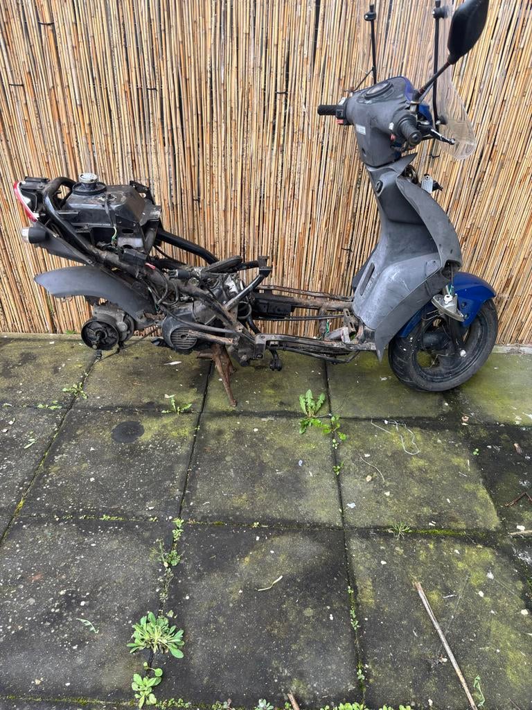 Gratis Kymco Agility 4T 50cc. (Moet overgeschreven worden), Fietsen en Brommers, Scooters | Kymco, Ophalen, Gebruikt, Maximaal 45 km/u