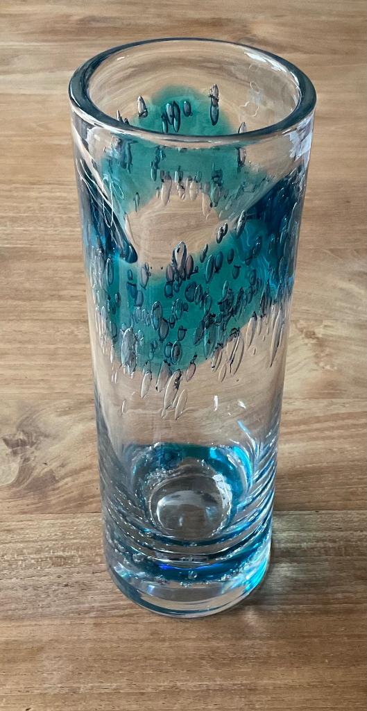 Vaas handgeblazen met pontil ingesloten luchtbellen turqoise, Ophalen of Verzenden