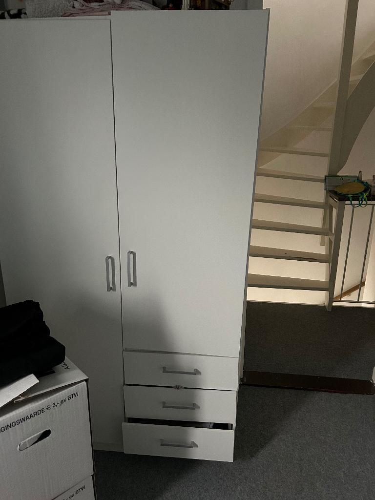 Kledingkast, Huis en Inrichting, Kasten | Kledingkasten, Ophalen, Gebruikt, 100 tot 150 cm, Met plank(en)