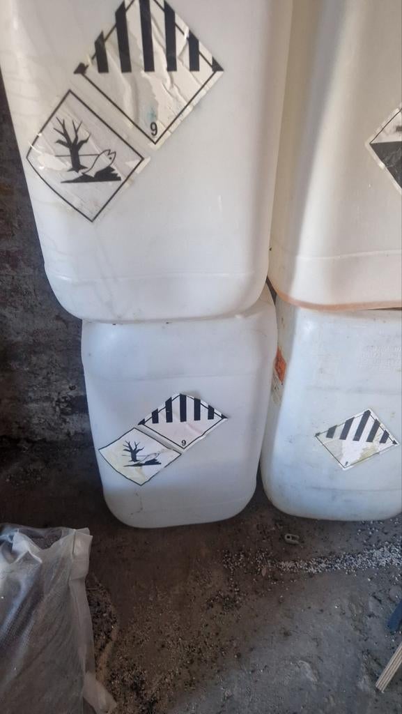 Lege jerrycans 25 liter, Ophalen