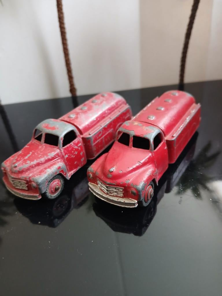 2x Studebaker tankwagen.  Dinky toys,  samen:, Ophalen of Verzenden, Gebruikt, Auto, Dinky Toys