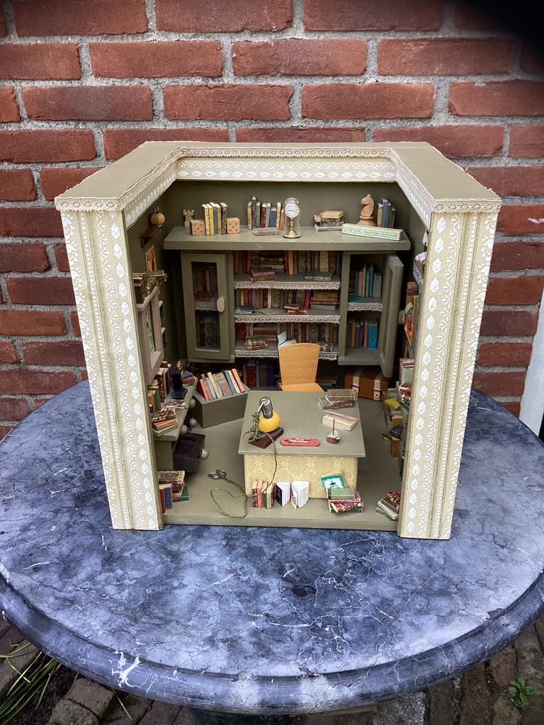 *****   Een  OUD BOEKWINKEL - tje  *****, Verzamelen, Poppenhuizen en Toebehoren, Ophalen of Verzenden, Poppenhuis