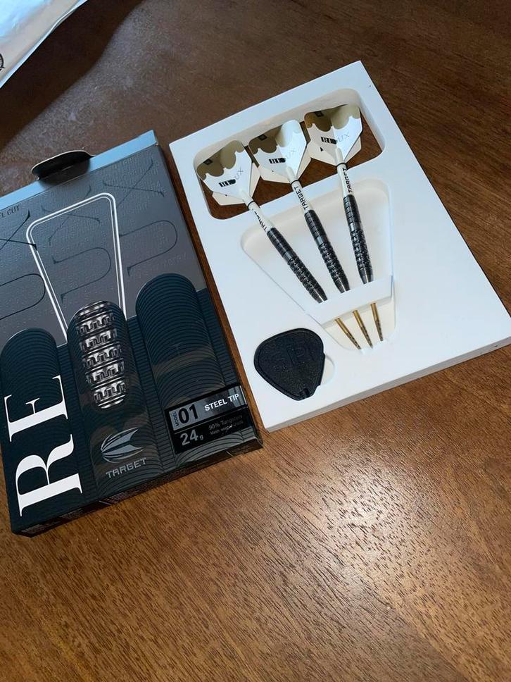 Diverse sets darts in uitstekende staat, Sport en Fitness, Darts, Zo goed als nieuw, Pijlen, Ophalen of Verzenden