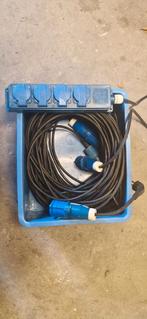 CEE 50m verlengsnoer + verloopkabel + stekkerdoos, Caravans en Kamperen, Ophalen, Zo goed als nieuw
