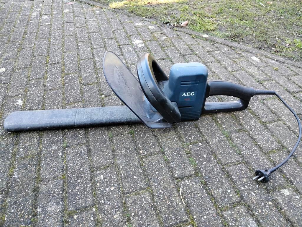 AEG Heggenschaar 45 cm met beschermkap, Ophalen of Verzenden, Gebruikt, Elektrisch, AEG