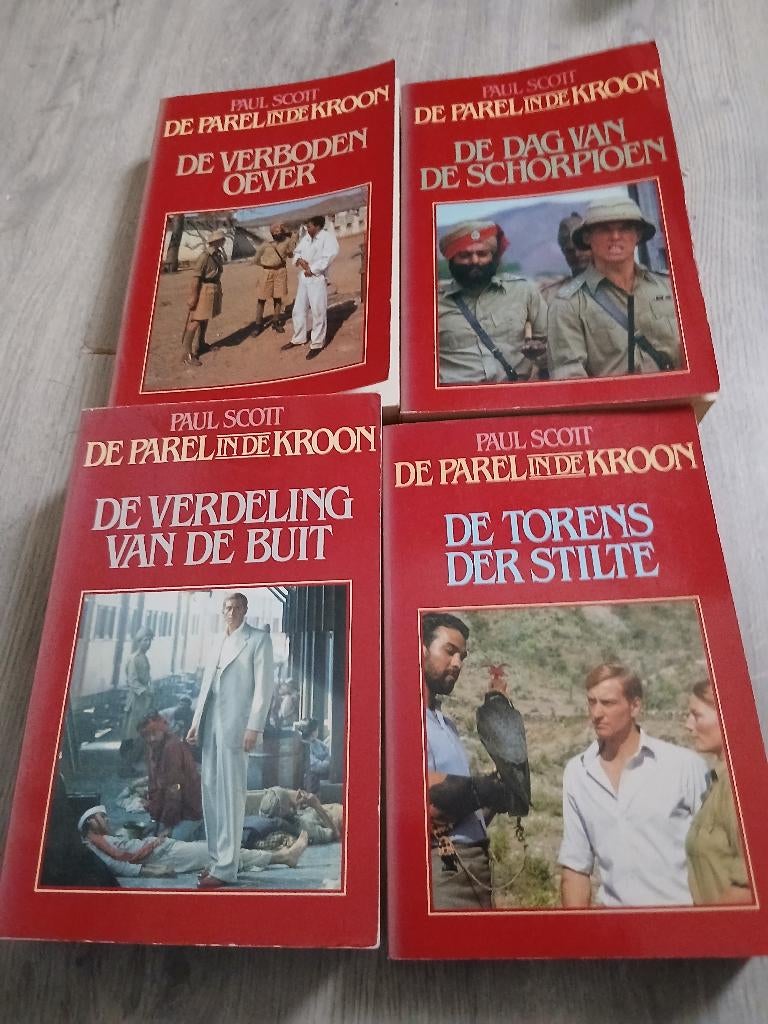 Boeken De parel in de kroon 4x, Boeken, Ophalen, Zo goed als nieuw
