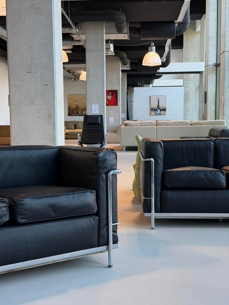 Vintage Cassina Le Corbusier LC2 Set | Zwart Leder, 150 tot 200 cm, Driepersoons, 75 tot 100 cm, Ophalen of Verzenden