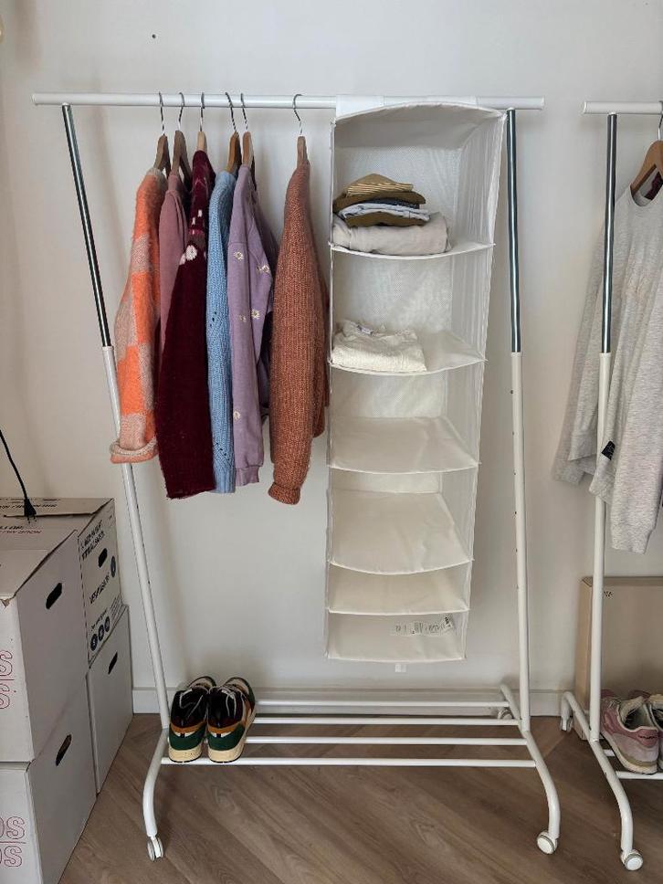 1 RIGGA kledingrek Ikea met opberger, Kleding | Dames, Kledingrekken, Zo goed als nieuw, Met wielen, Ophalen
