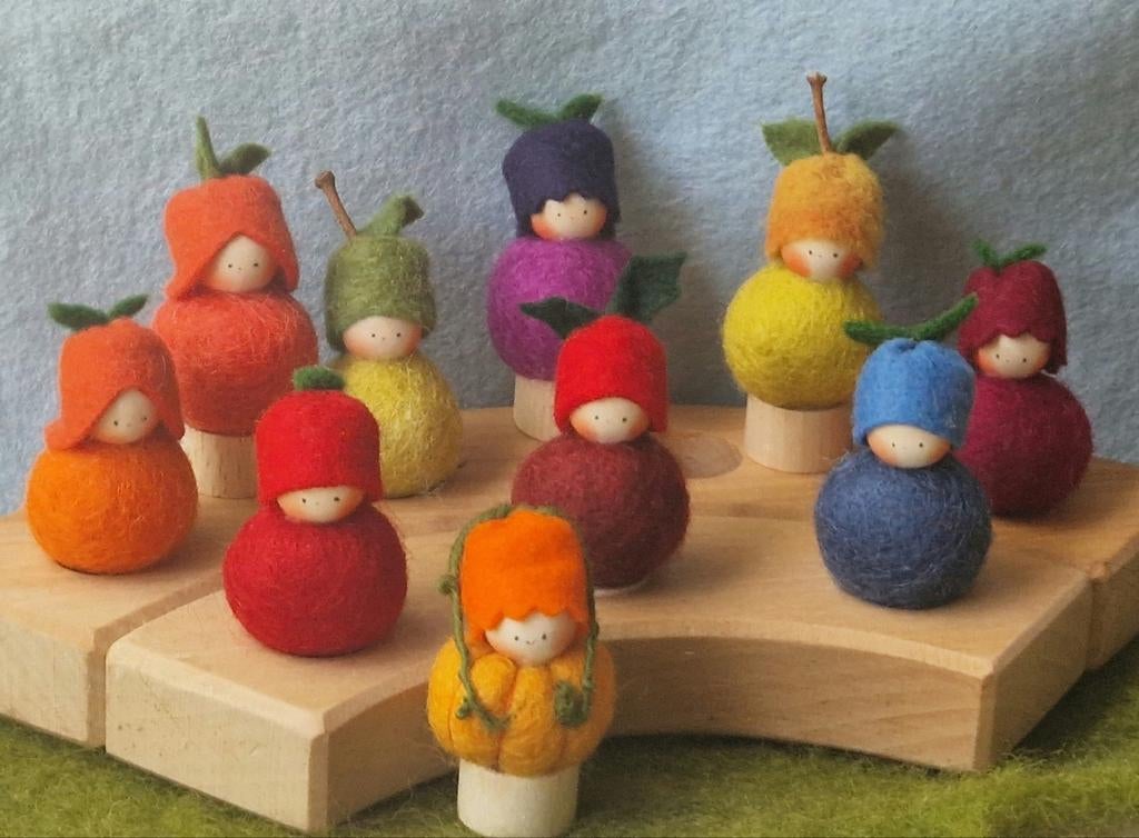 Jaarring steker Vrije School Seizoenstafel popje oogst, Hobby en Vrije tijd, Vilt, Verzenden, Nieuw, Figuurtje(s), Wolvilt