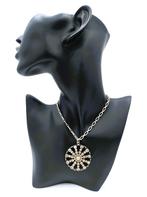 Zeeuwse zilveren knop hanger ingelegd steentjes, aan ketting